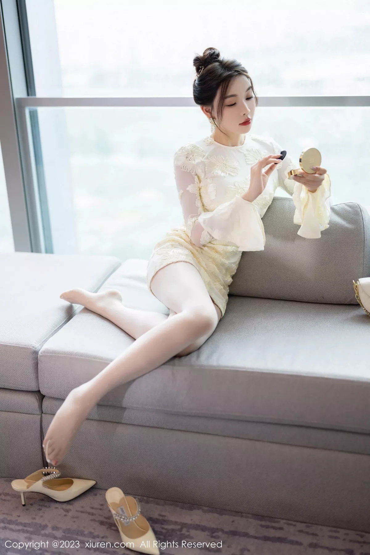 [[XiuRen秀人网]秀人网]No.7476_女神徐莉芝性感淡黄连衣短裙+黄色情趣内衣秀惹火身材诱惑写真85P