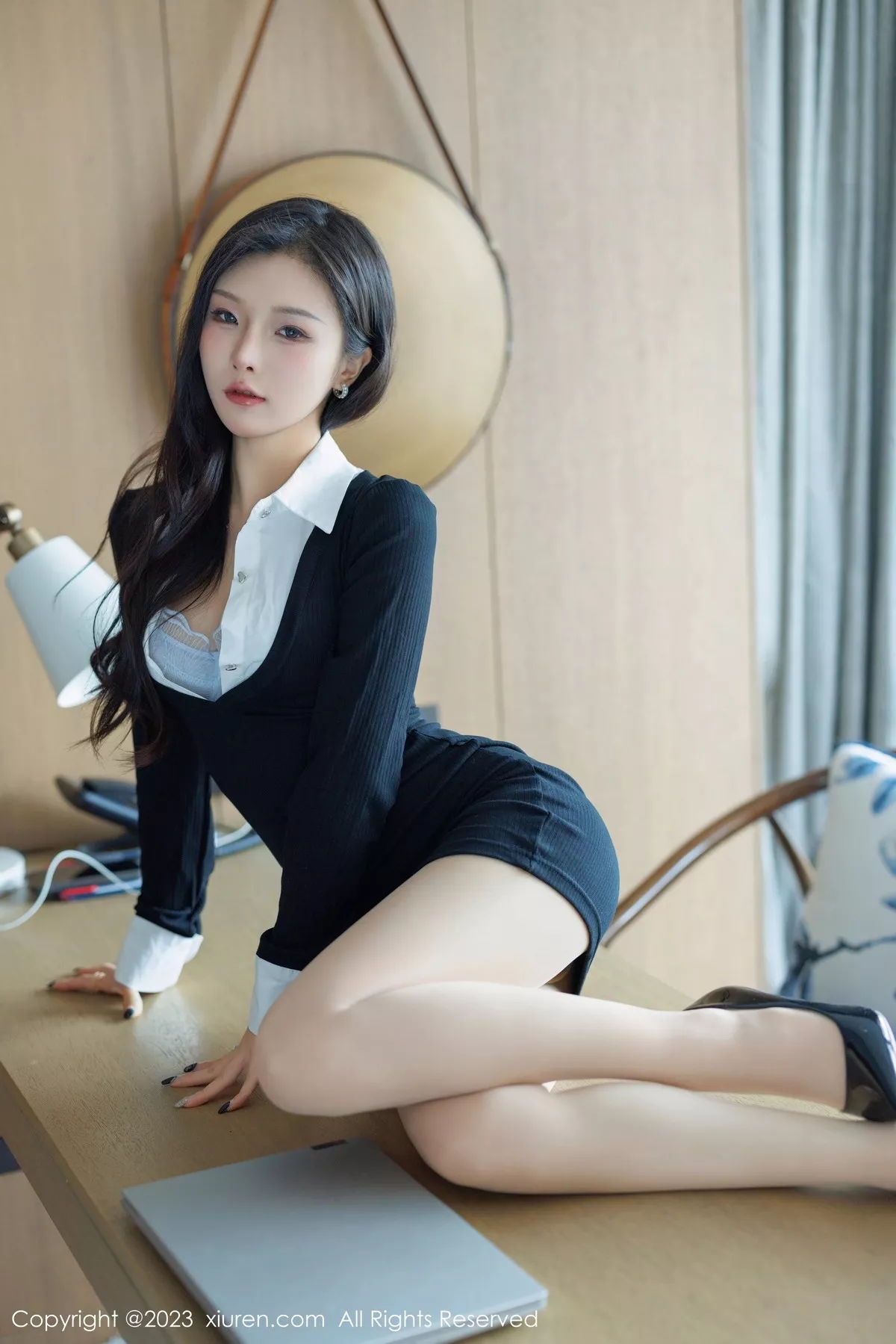 [[XiuRen秀人网]秀人网]No.7471_模特七七kiko黑色连衣短裙露淡蓝色内衣配超薄肉丝惹火诱惑写真63P