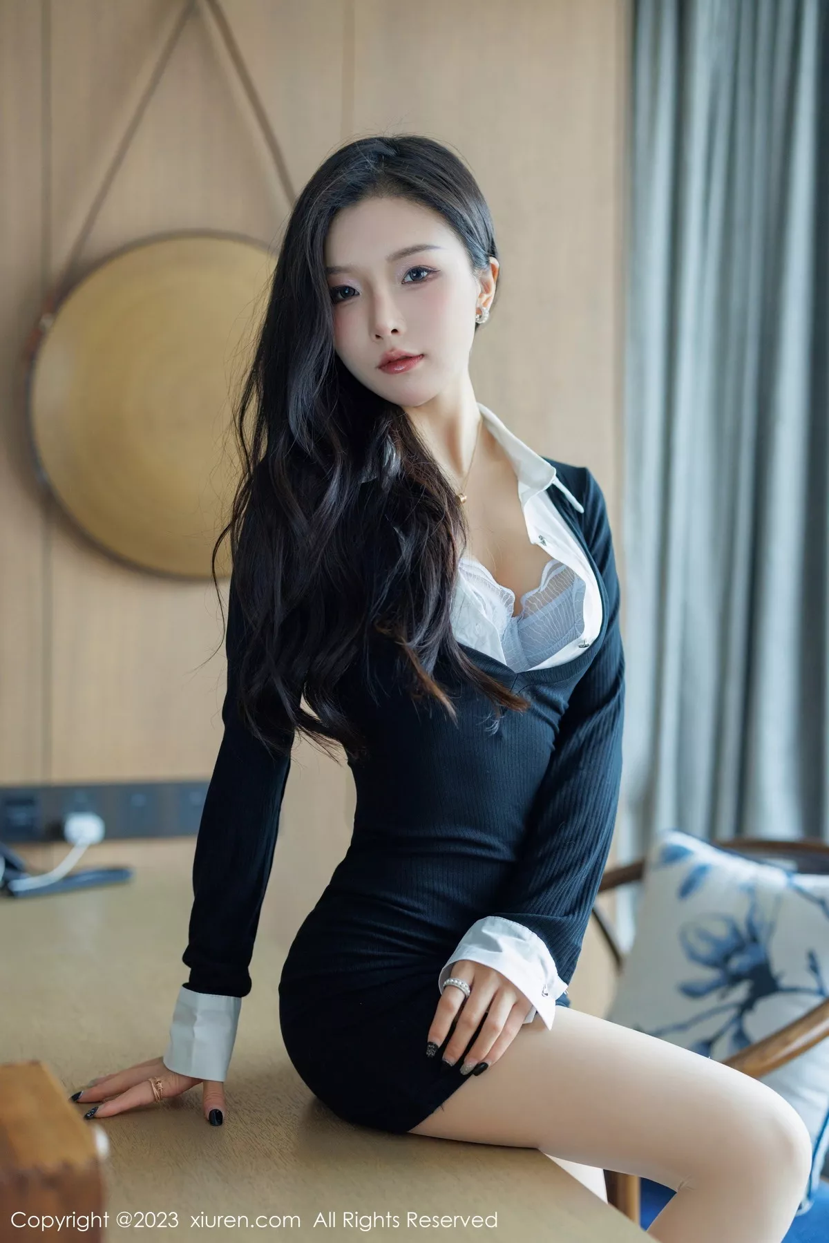 [[XiuRen秀人网]秀人网]No.7471_模特七七kiko黑色连衣短裙露淡蓝色内衣配超薄肉丝惹火诱惑写真63P