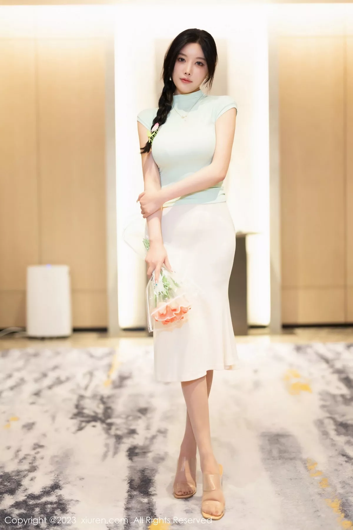 [[XiuRen秀人网]秀人网]No.7481_女神杨晨晨Yome淡绿色上衣露白色蕾丝内衣秀丰腴身材诱惑写真84P