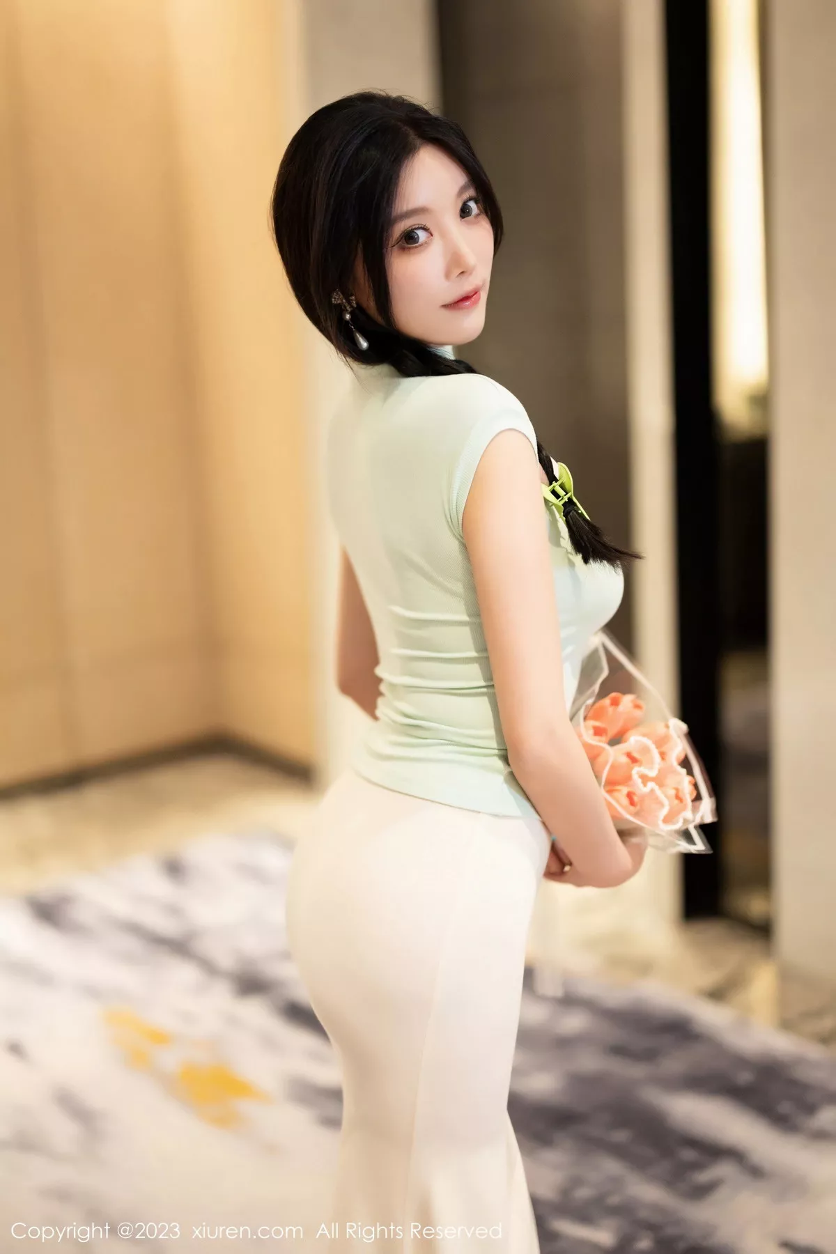 [[XiuRen秀人网]秀人网]No.7481_女神杨晨晨Yome淡绿色上衣露白色蕾丝内衣秀丰腴身材诱惑写真84P