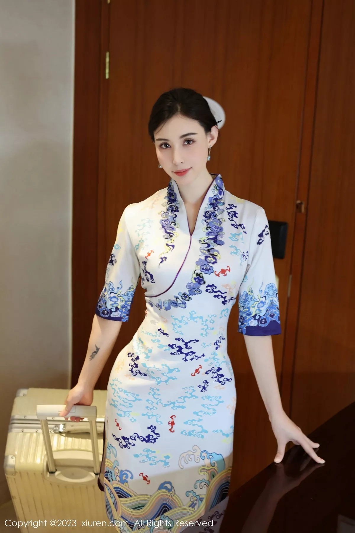 [[XiuRen秀人网]秀人网]No.7479_模特曼柔性感制服露淡粉色内衣配超薄肉丝秀曼妙身姿诱惑写真102P