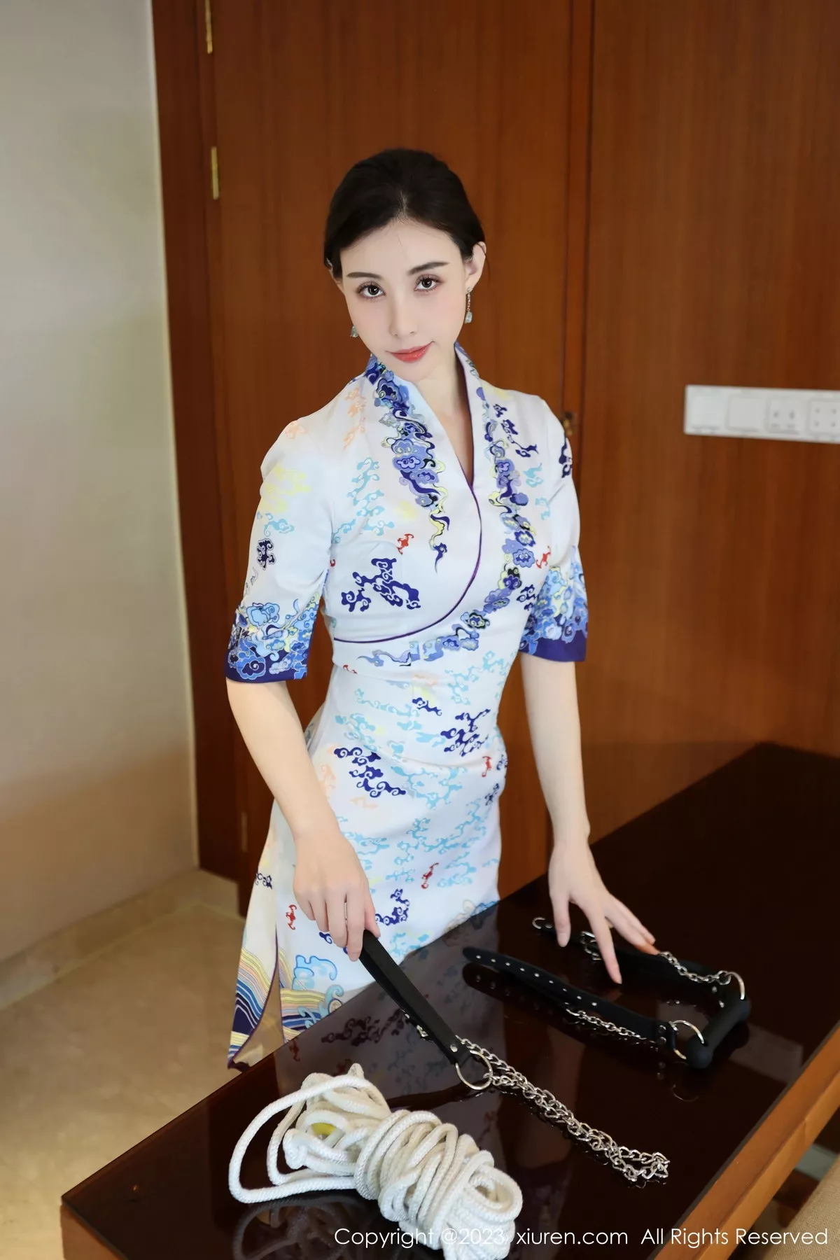 [[XiuRen秀人网]秀人网]No.7479_模特曼柔性感制服露淡粉色内衣配超薄肉丝秀曼妙身姿诱惑写真102P