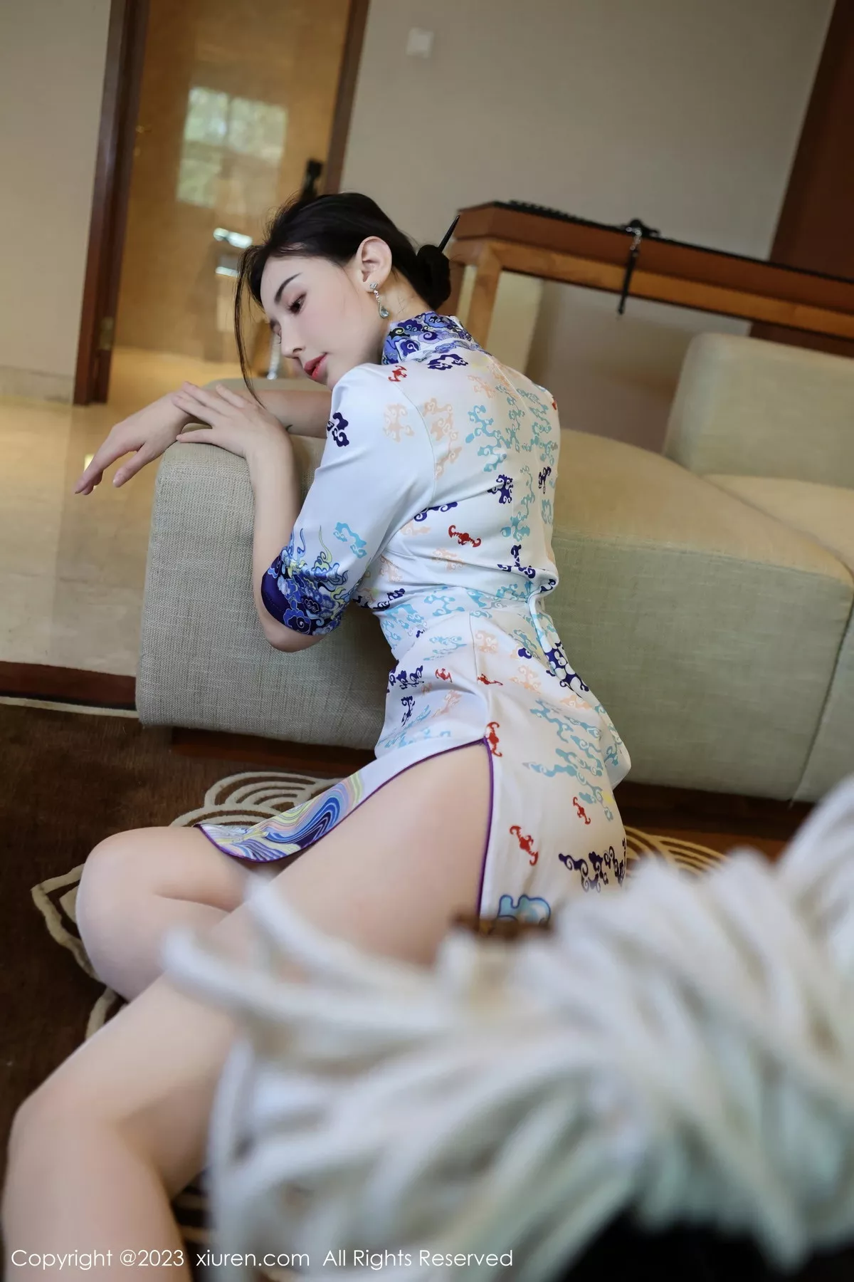 [[XiuRen秀人网]秀人网]No.7479_模特曼柔性感制服露淡粉色内衣配超薄肉丝秀曼妙身姿诱惑写真102P