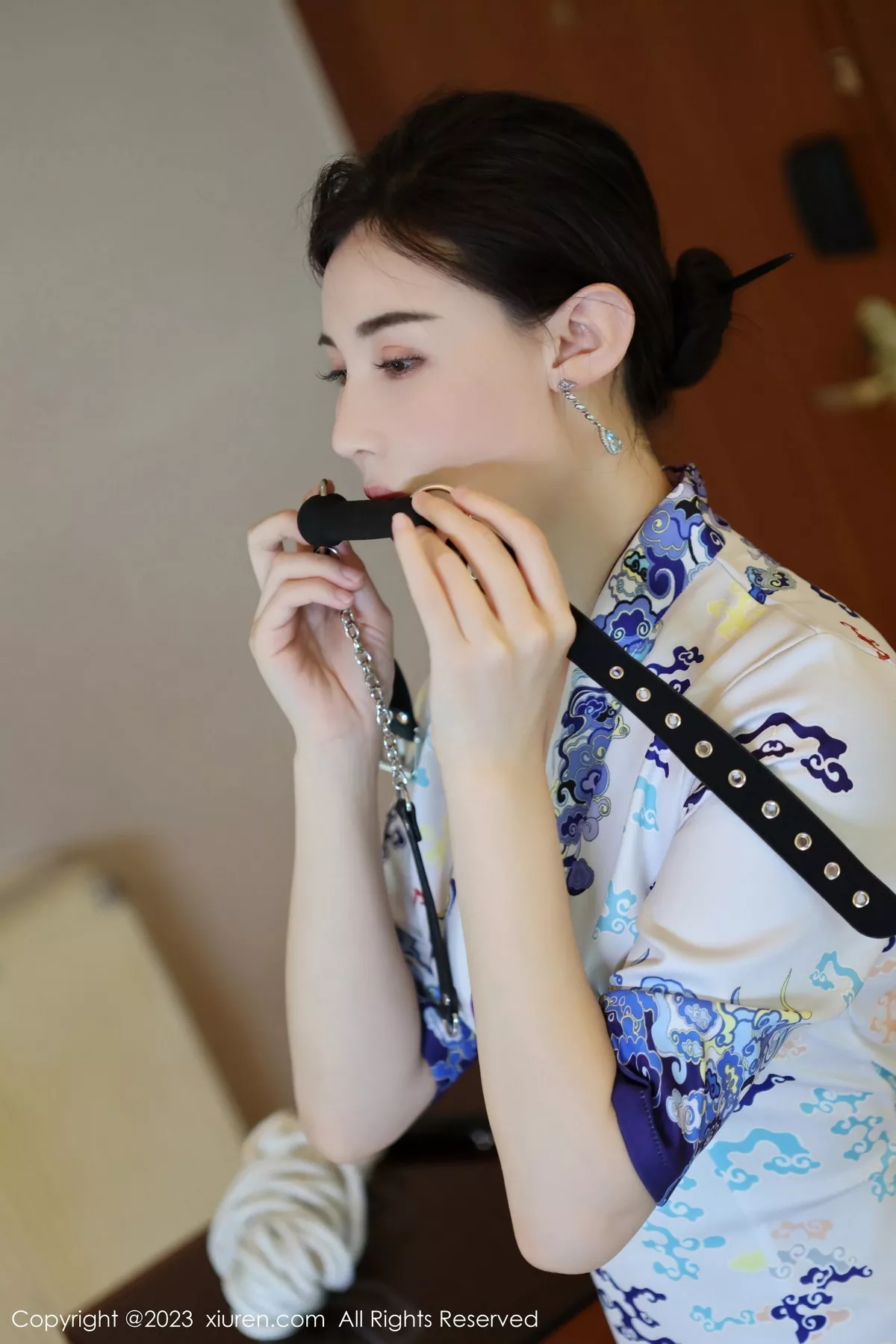 [[XiuRen秀人网]秀人网]No.7479_模特曼柔性感制服露淡粉色内衣配超薄肉丝秀曼妙身姿诱惑写真102P