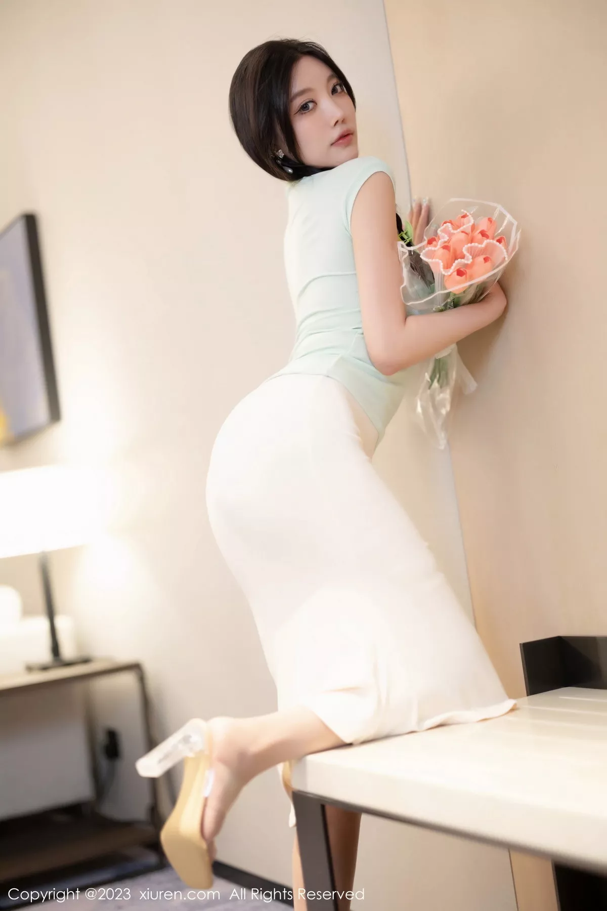 [[XiuRen秀人网]秀人网]No.7481_女神杨晨晨Yome淡绿色上衣露白色蕾丝内衣秀丰腴身材诱惑写真84P