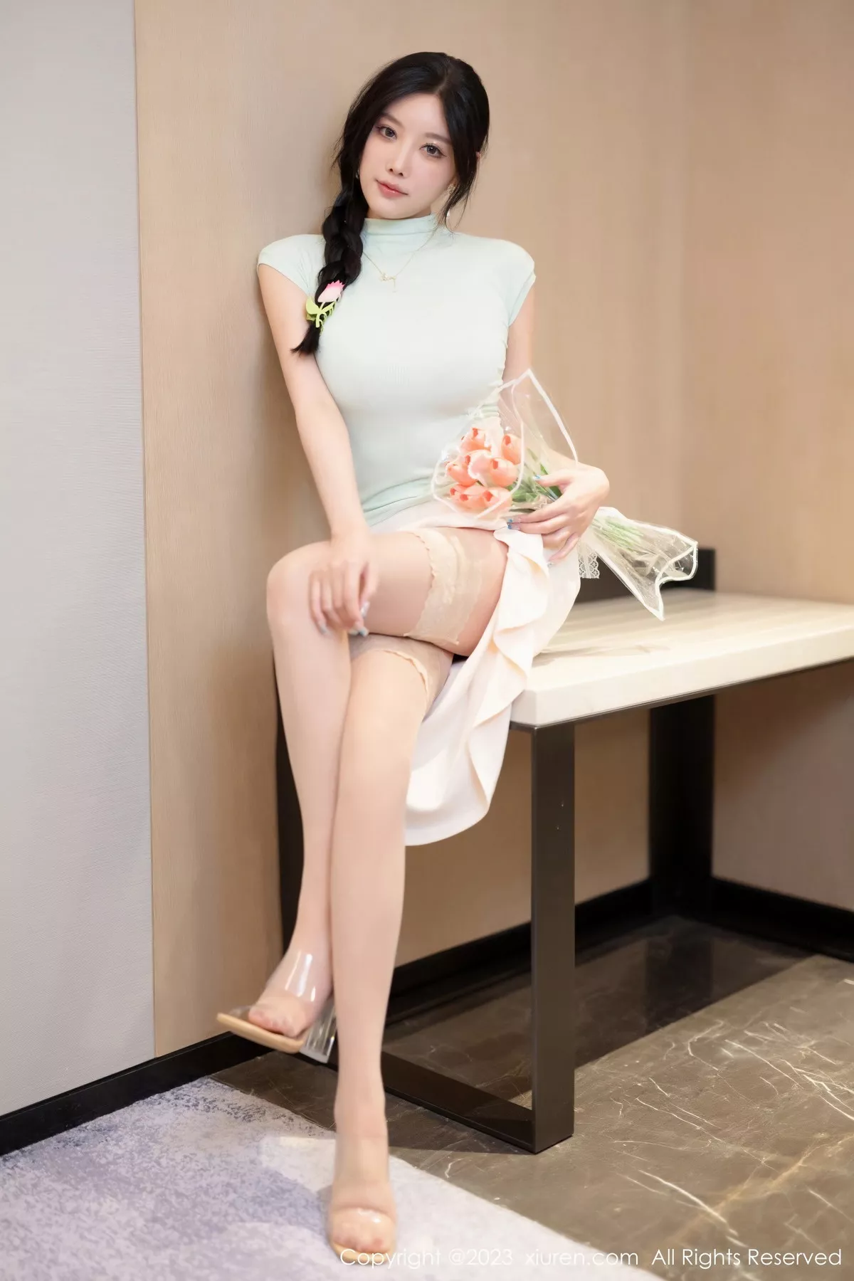 [[XiuRen秀人网]秀人网]No.7481_女神杨晨晨Yome淡绿色上衣露白色蕾丝内衣秀丰腴身材诱惑写真84P