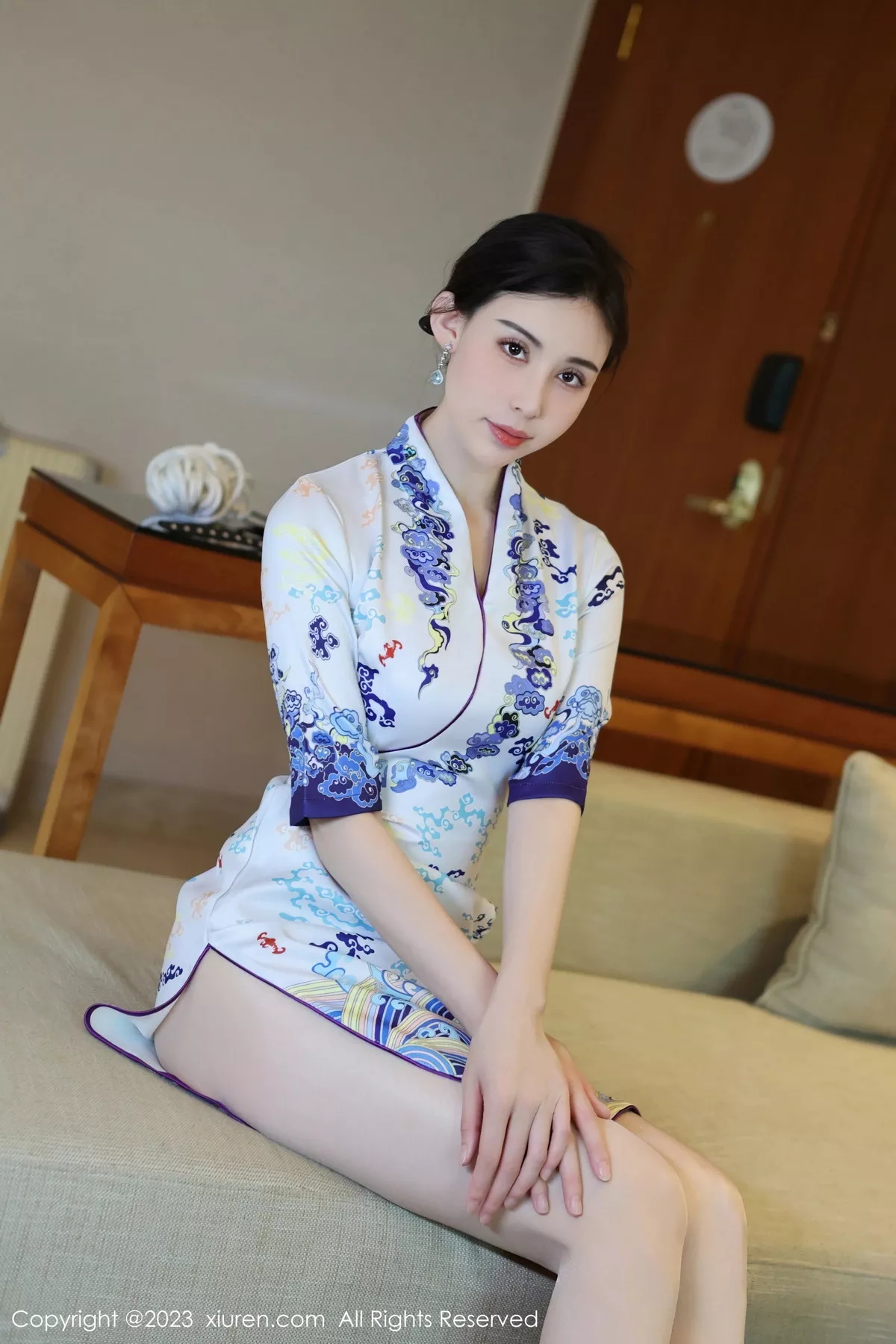 [[XiuRen秀人网]秀人网]No.7479_模特曼柔性感制服露淡粉色内衣配超薄肉丝秀曼妙身姿诱惑写真102P