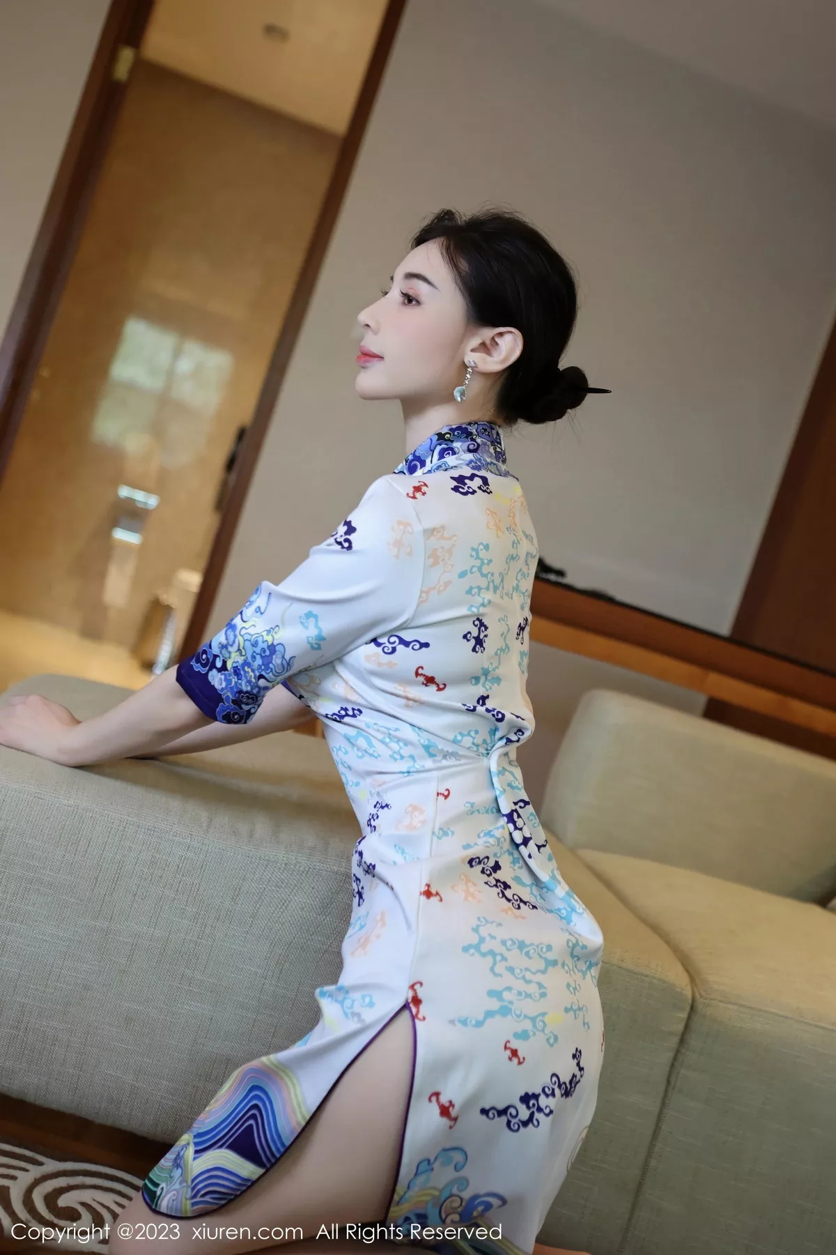 [[XiuRen秀人网]秀人网]No.7479_模特曼柔性感制服露淡粉色内衣配超薄肉丝秀曼妙身姿诱惑写真102P