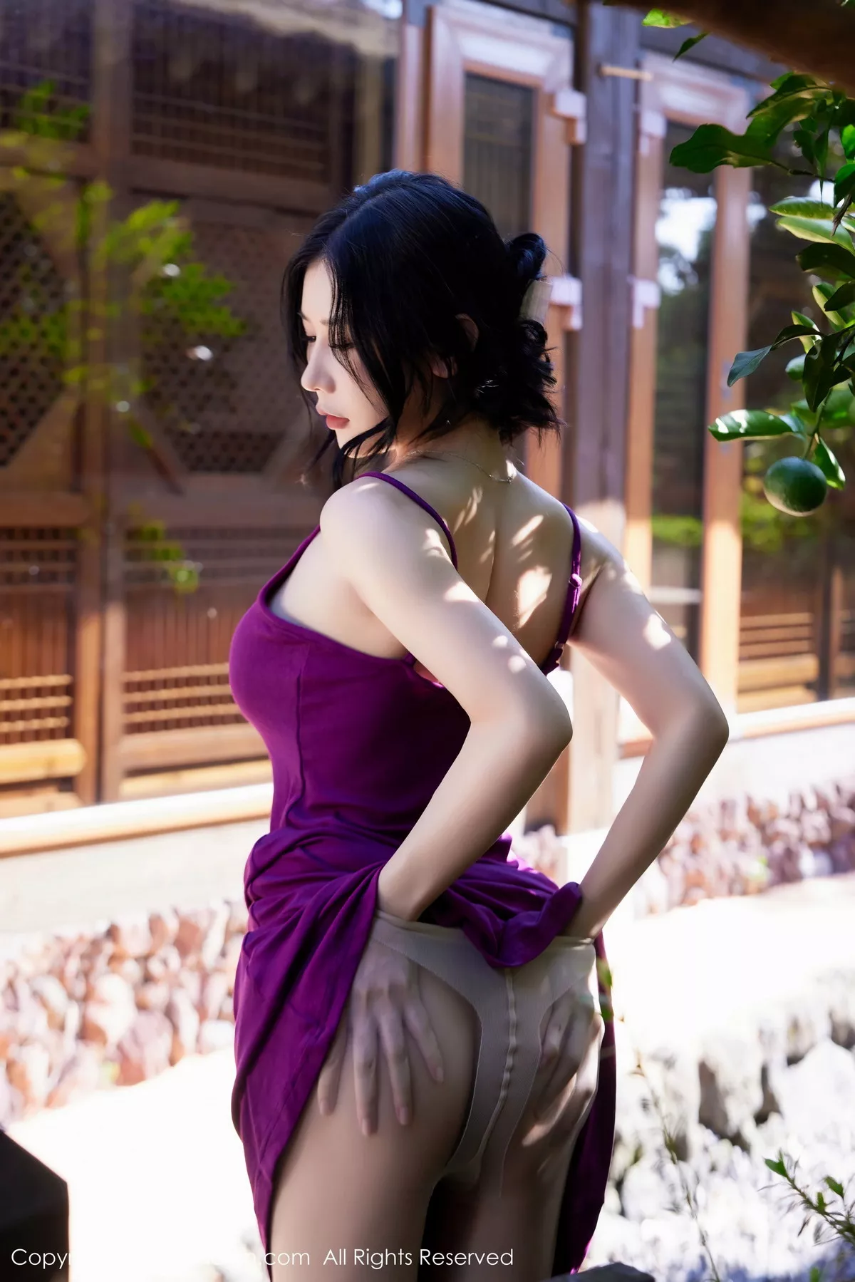 [[XiuRen秀人网]秀人网]No.7485_模特尹甜甜户外性感紫色吊带裙配超薄肉丝秀完美身材诱惑写真63P