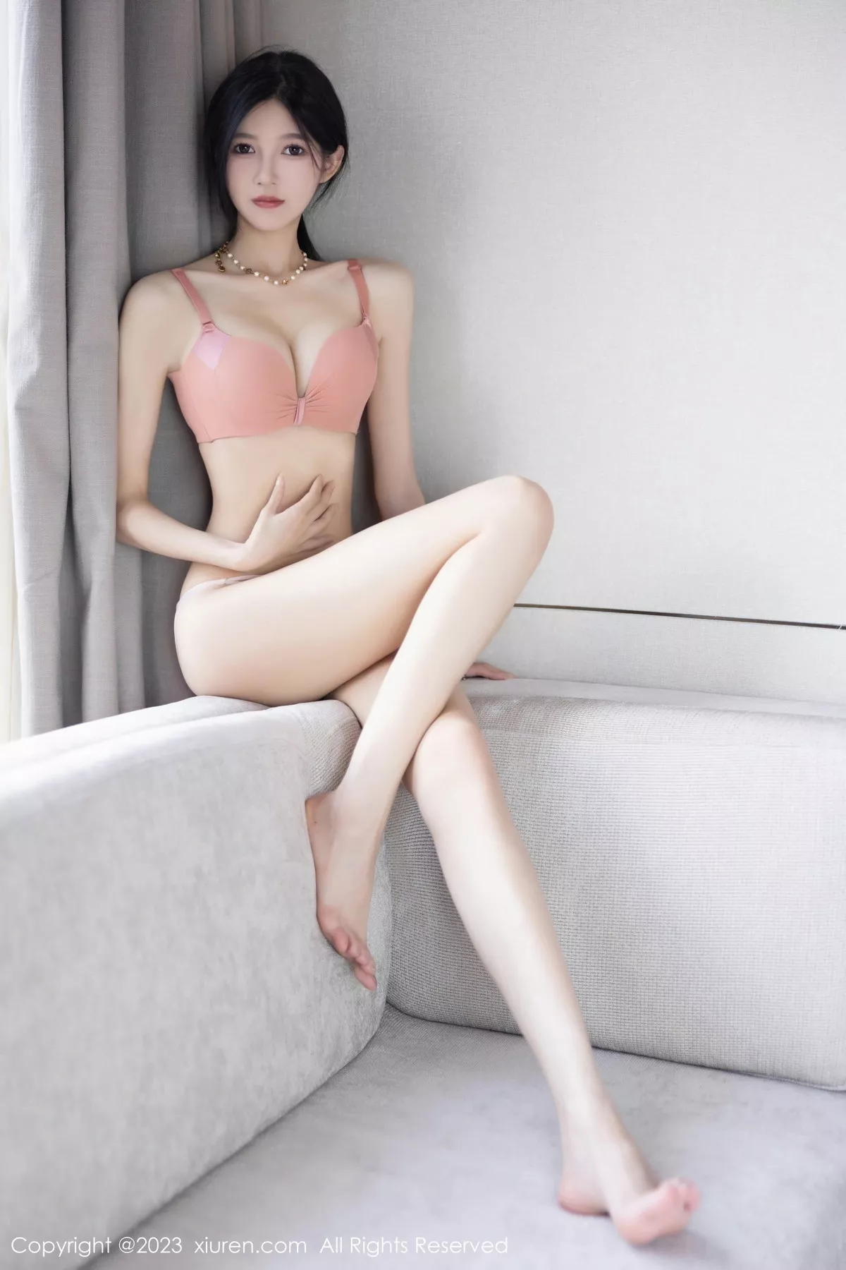 [[XiuRen秀人网]秀人网]No.7488_模特程程程咖啡色卫衣露淡红内衣配肉丝袜秀曼妙身姿诱惑写真81P