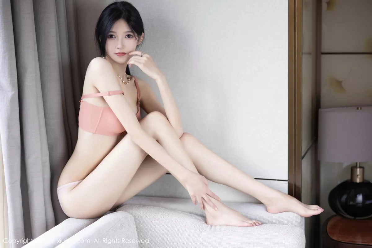 [[XiuRen秀人网]秀人网]No.7488_模特程程程咖啡色卫衣露淡红内衣配肉丝袜秀曼妙身姿诱惑写真81P