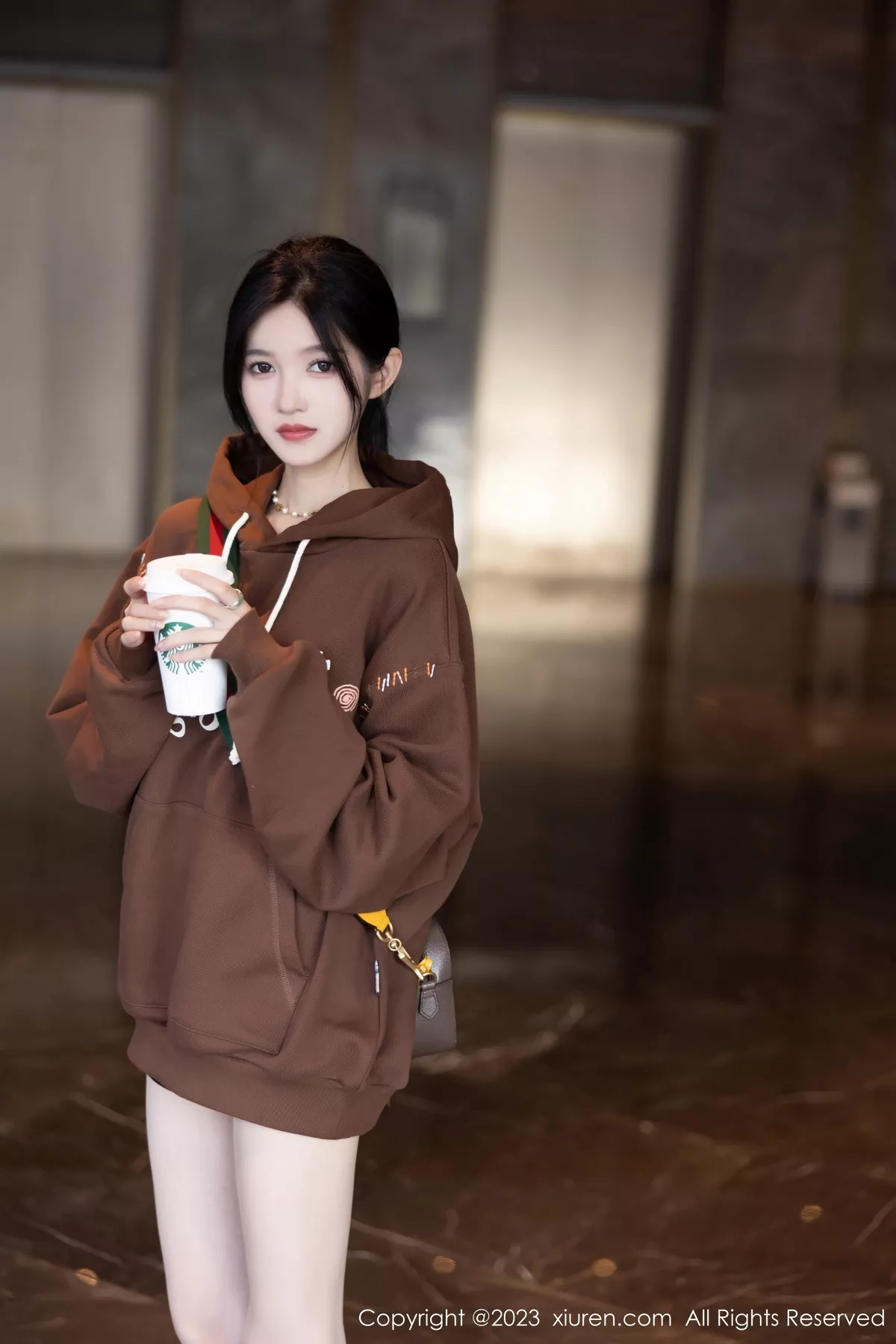 [[XiuRen秀人网]秀人网]No.7488_模特程程程咖啡色卫衣露淡红内衣配肉丝袜秀曼妙身姿诱惑写真81P