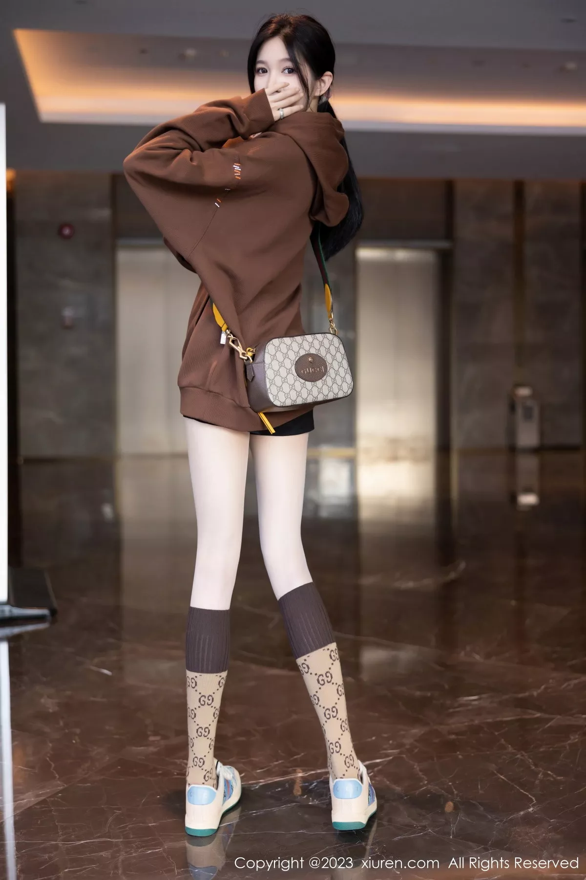 [[XiuRen秀人网]秀人网]No.7488_模特程程程咖啡色卫衣露淡红内衣配肉丝袜秀曼妙身姿诱惑写真81P