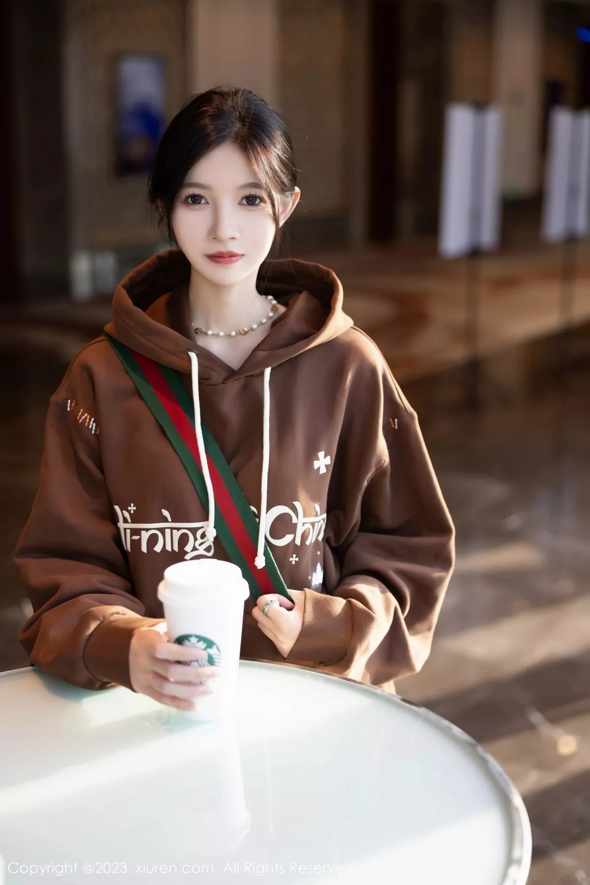 [[XiuRen秀人网]秀人网]No.7488_模特程程程咖啡色卫衣露淡红内衣配肉丝袜秀曼妙身姿诱惑写真81P