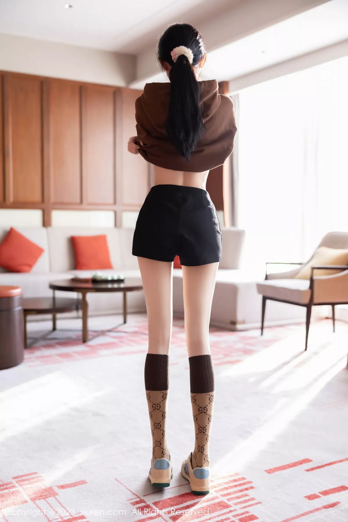 [[XiuRen秀人网]秀人网]No.7488_模特程程程咖啡色卫衣露淡红内衣配肉丝袜秀曼妙身姿诱惑写真81P