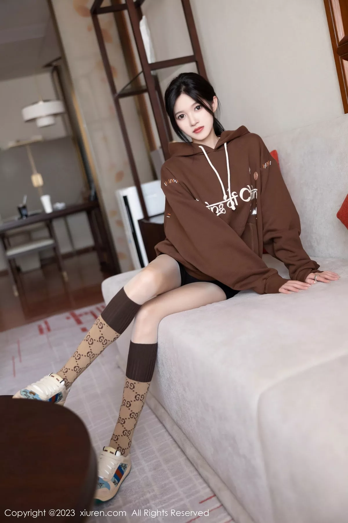 [[XiuRen秀人网]秀人网]No.7488_模特程程程咖啡色卫衣露淡红内衣配肉丝袜秀曼妙身姿诱惑写真81P