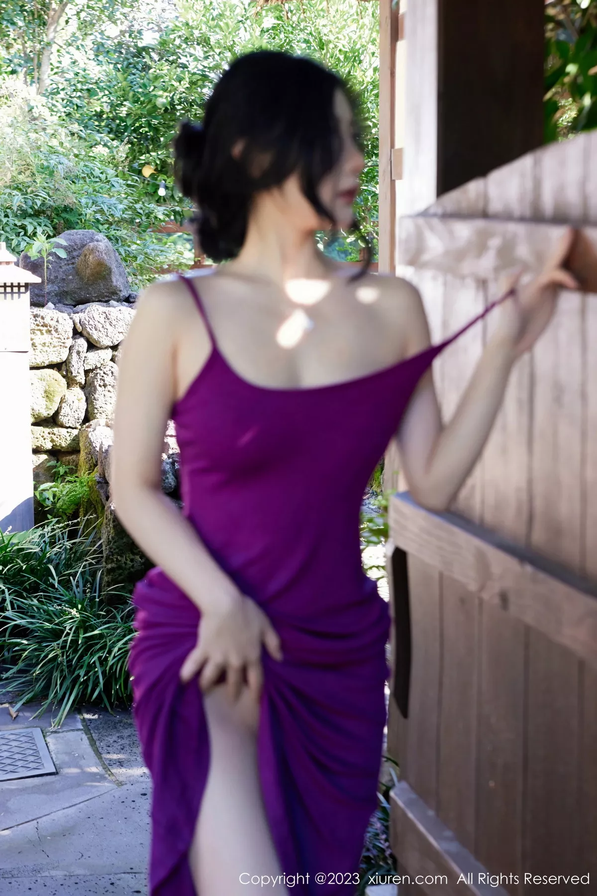 [[XiuRen秀人网]秀人网]No.7485_模特尹甜甜户外性感紫色吊带裙配超薄肉丝秀完美身材诱惑写真63P