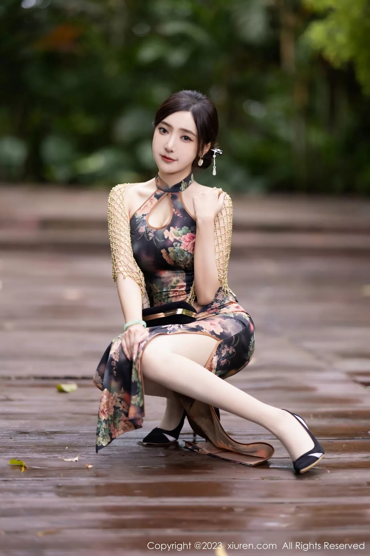 [[XiuRen秀人网]秀人网]No.7495_女神王馨瑶yanni性感花纹旗袍露淡紫色内衣配开档肉丝诱惑写真81P