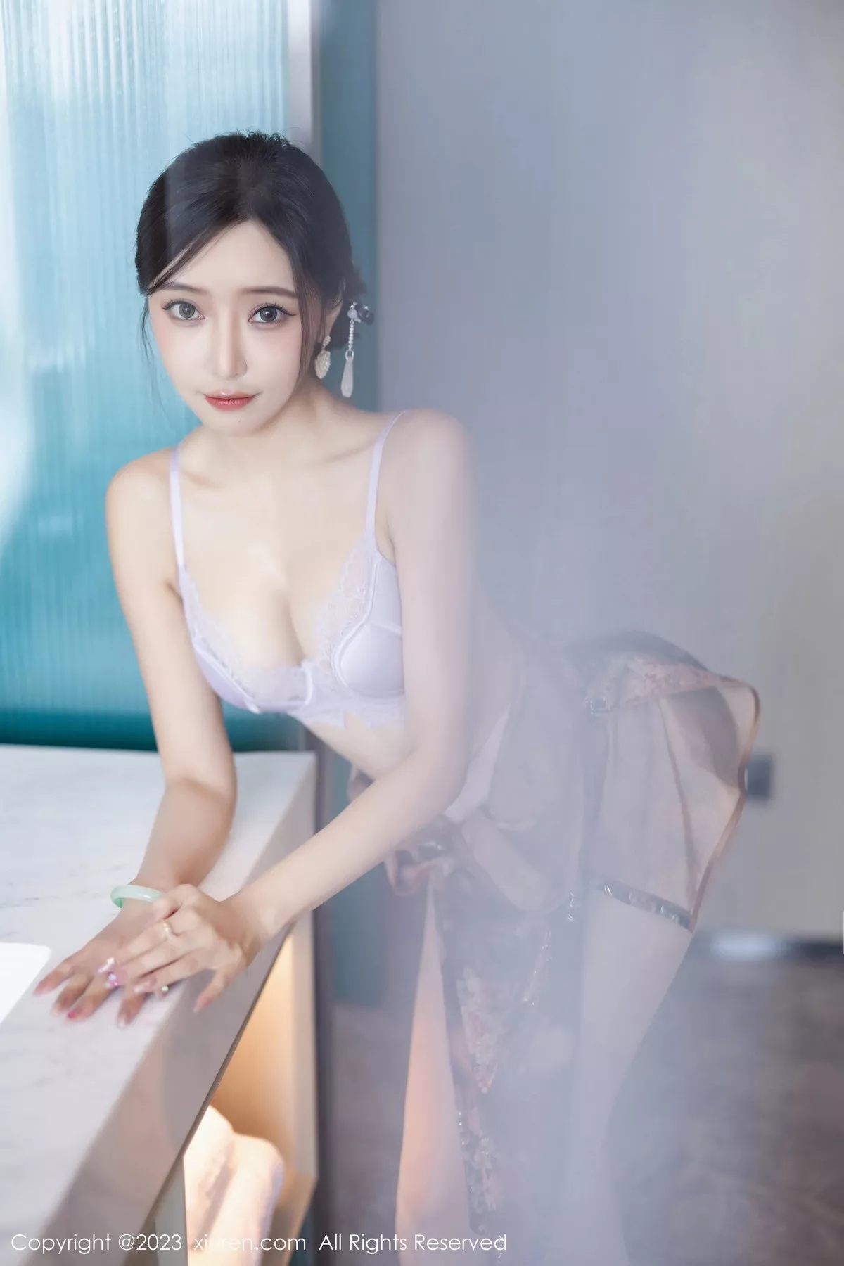 [[XiuRen秀人网]秀人网]No.7495_女神王馨瑶yanni性感花纹旗袍露淡紫色内衣配开档肉丝诱惑写真81P