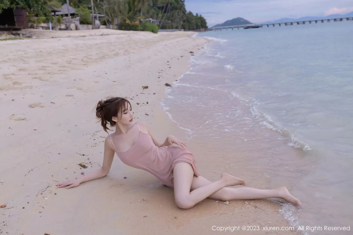 [[XiuRen秀人网]秀人网]No.7501_模特陆萱萱性感粉色蕾丝内衣配超薄无内肉丝秀惹火身材诱惑写真77P