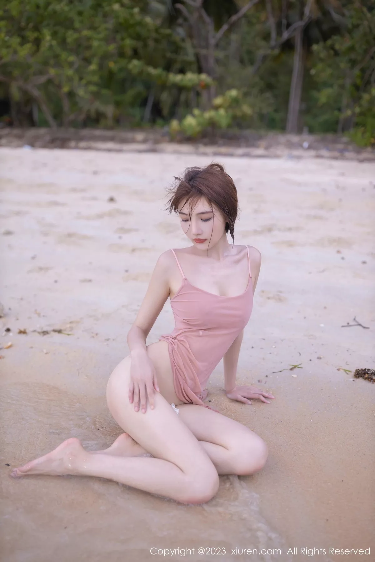 [[XiuRen秀人网]秀人网]No.7501_模特陆萱萱性感粉色蕾丝内衣配超薄无内肉丝秀惹火身材诱惑写真77P