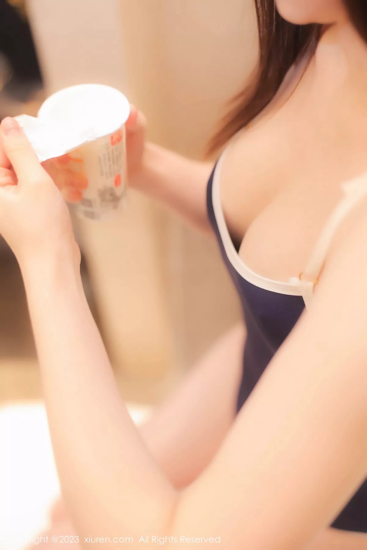 [[XiuRen秀人网]秀人网]No.7499_模特林悠悠浴室场景性感深蓝吊带高开叉服秀曼妙身姿诱惑写真75P