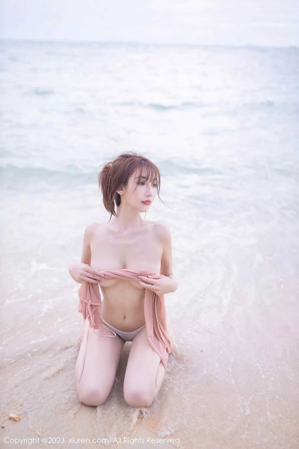 [[XiuRen秀人网]秀人网]No.7501_模特陆萱萱性感粉色蕾丝内衣配超薄无内肉丝秀惹火身材诱惑写真77P