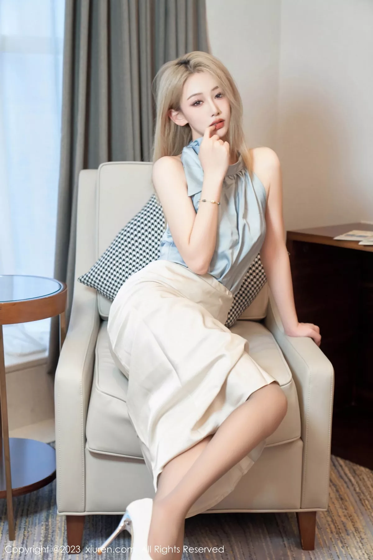 [[XiuRen秀人网]秀人网]No.7500_模特沈青黛性感白色蕾丝内衣配超薄灰丝秀完美身材诱惑写真100P