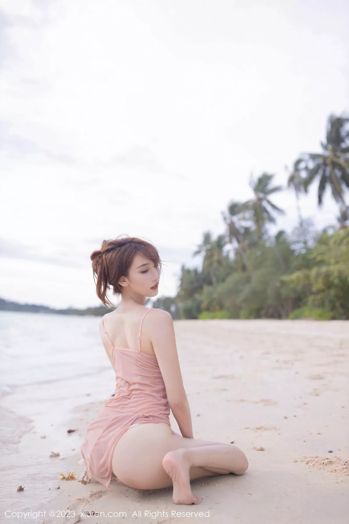 [[XiuRen秀人网]秀人网]No.7501_模特陆萱萱性感粉色蕾丝内衣配超薄无内肉丝秀惹火身材诱惑写真77P