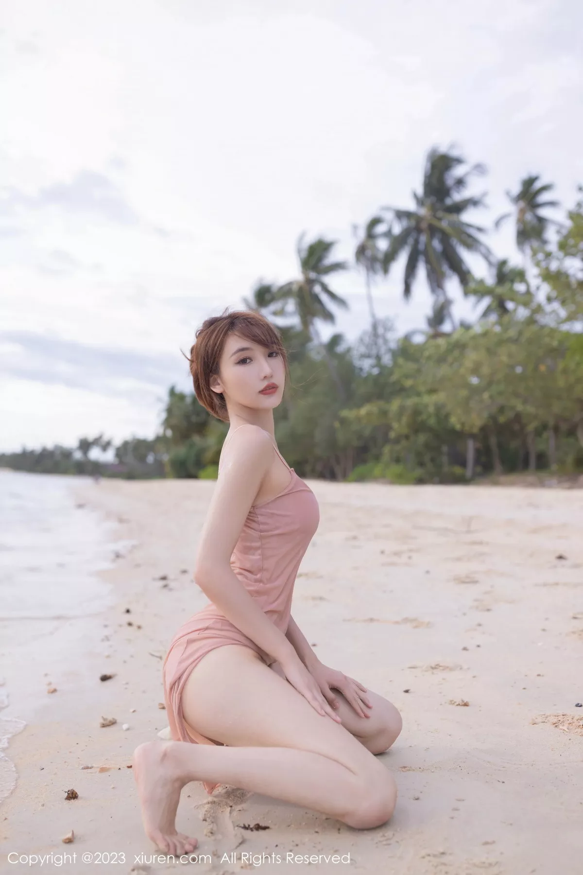 [[XiuRen秀人网]秀人网]No.7501_模特陆萱萱性感粉色蕾丝内衣配超薄无内肉丝秀惹火身材诱惑写真77P