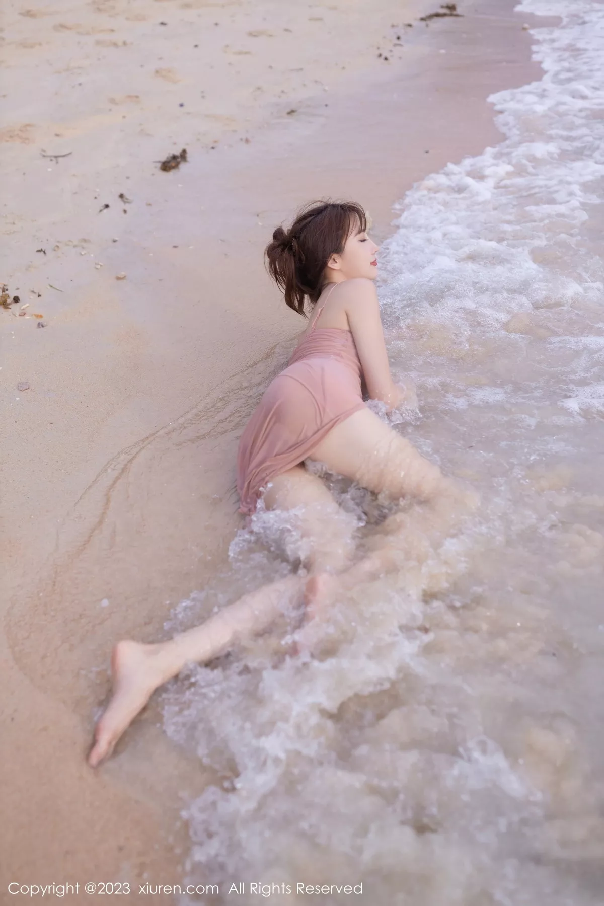 [[XiuRen秀人网]秀人网]No.7501_模特陆萱萱性感粉色蕾丝内衣配超薄无内肉丝秀惹火身材诱惑写真77P