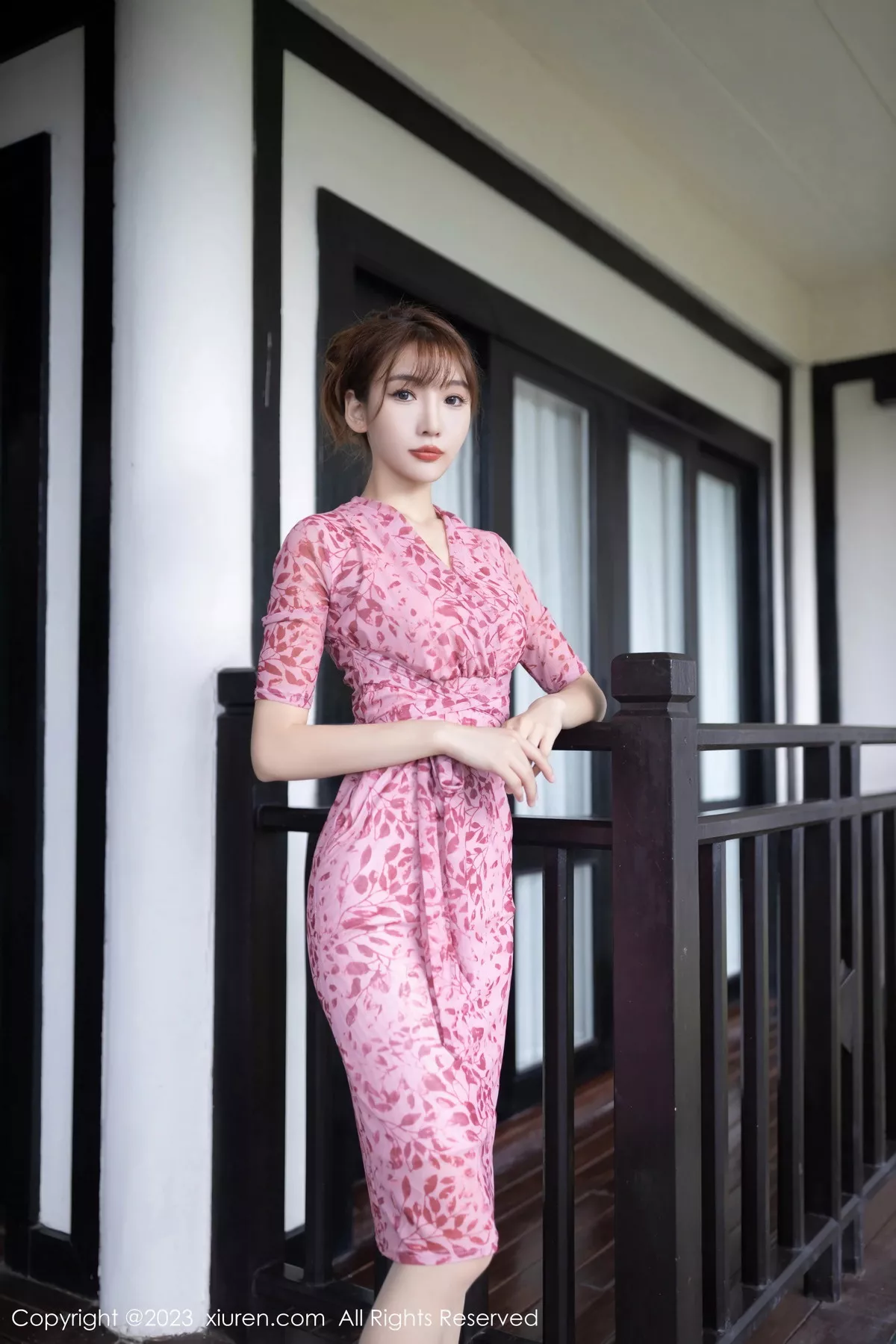 [[XiuRen秀人网]秀人网]No.7501_模特陆萱萱性感粉色蕾丝内衣配超薄无内肉丝秀惹火身材诱惑写真77P