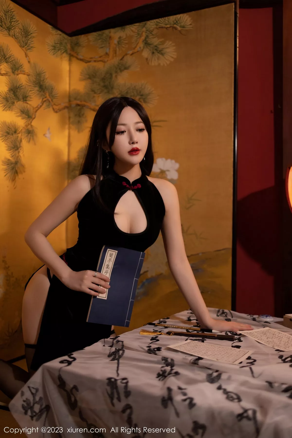 [[XiuRen秀人网]秀人网]No.7507_模特鱼子酱Fish性感黑色情趣旗袍配黑丝袜秀曼妙身姿诱惑写真76P