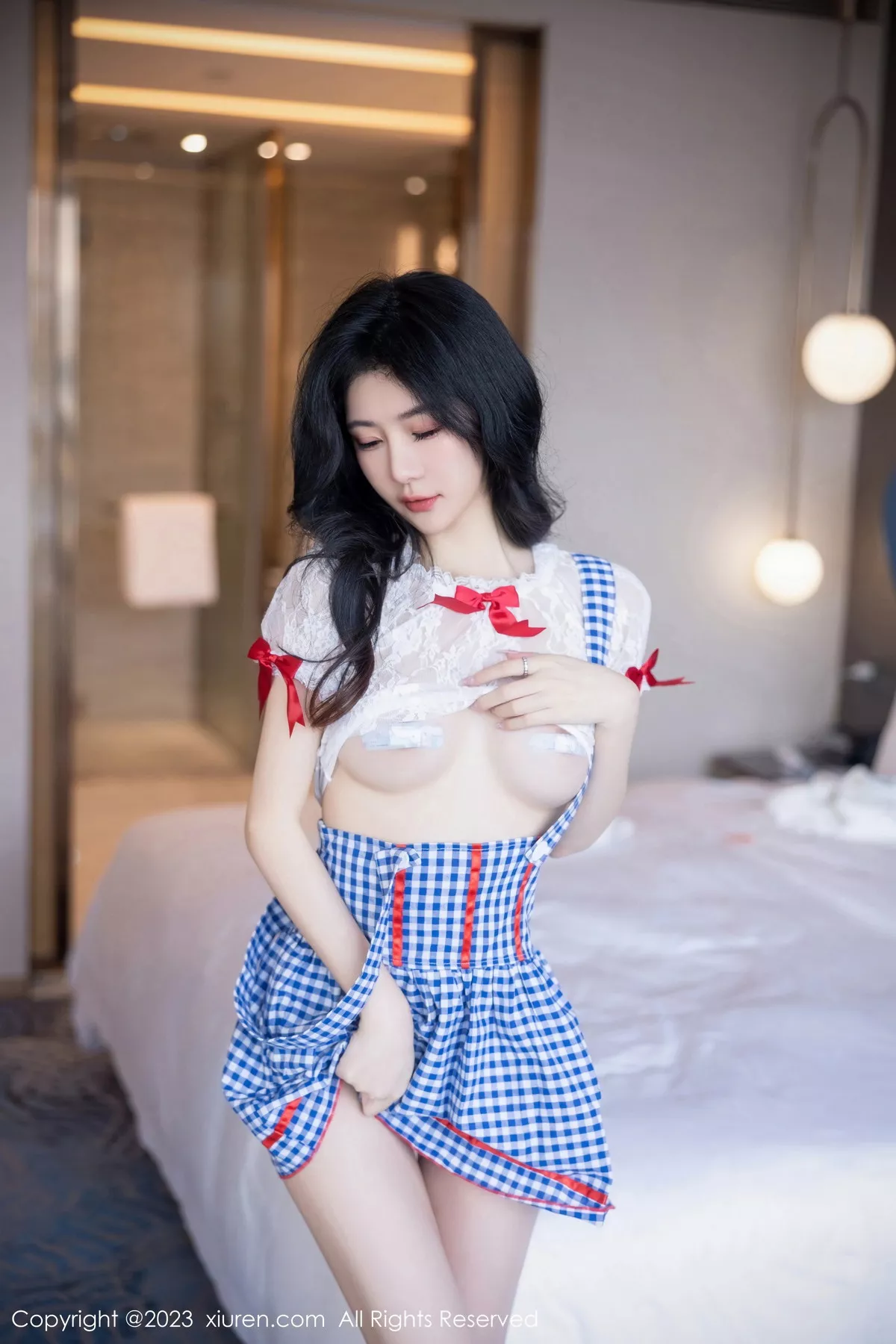 [[XiuRen秀人网]秀人网]No.7509_模特幼幼性感蓝白格子萝莉裙服饰多面视角秀完美身材诱惑写真110P