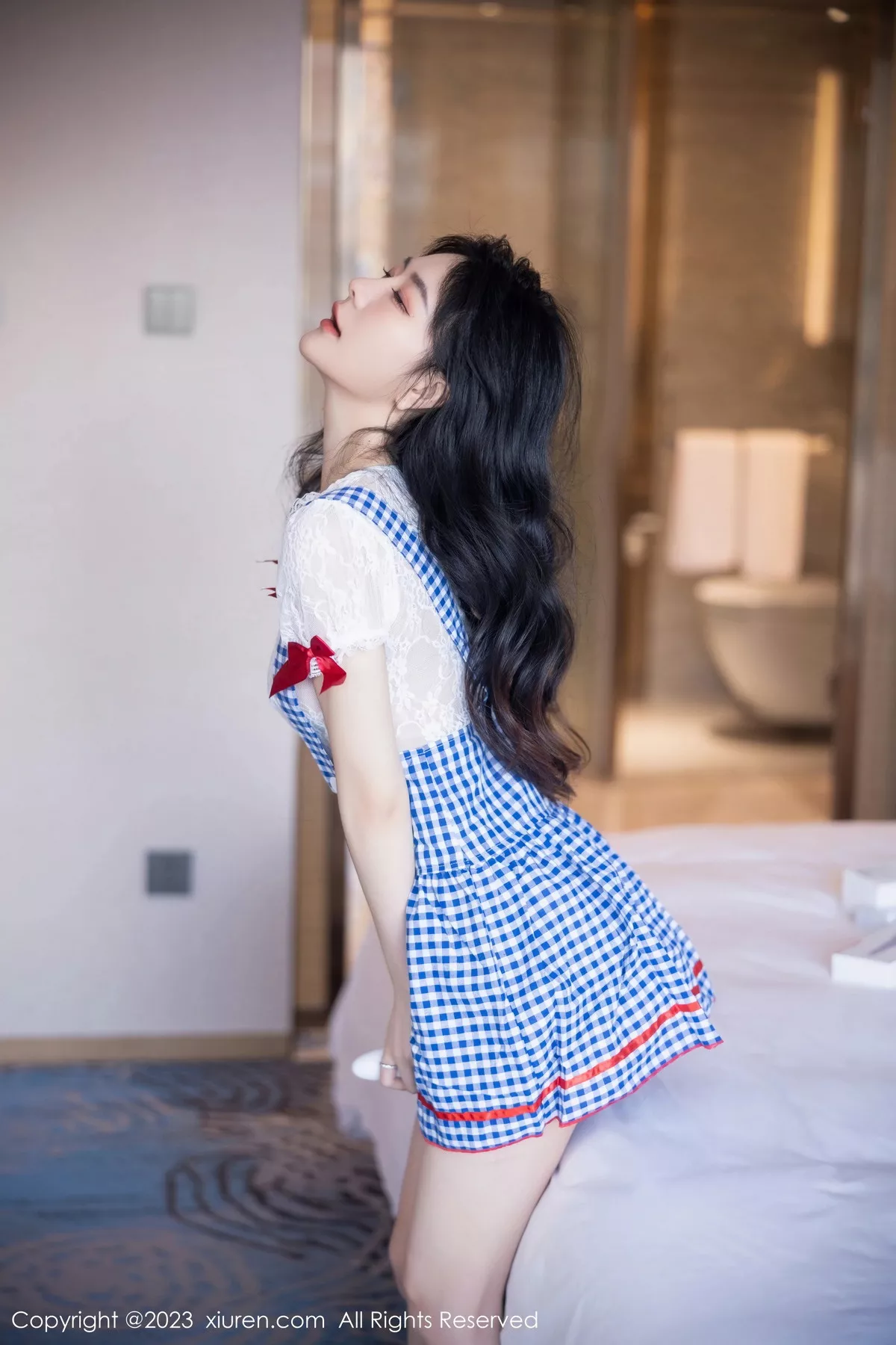 [[XiuRen秀人网]秀人网]No.7509_模特幼幼性感蓝白格子萝莉裙服饰多面视角秀完美身材诱惑写真110P