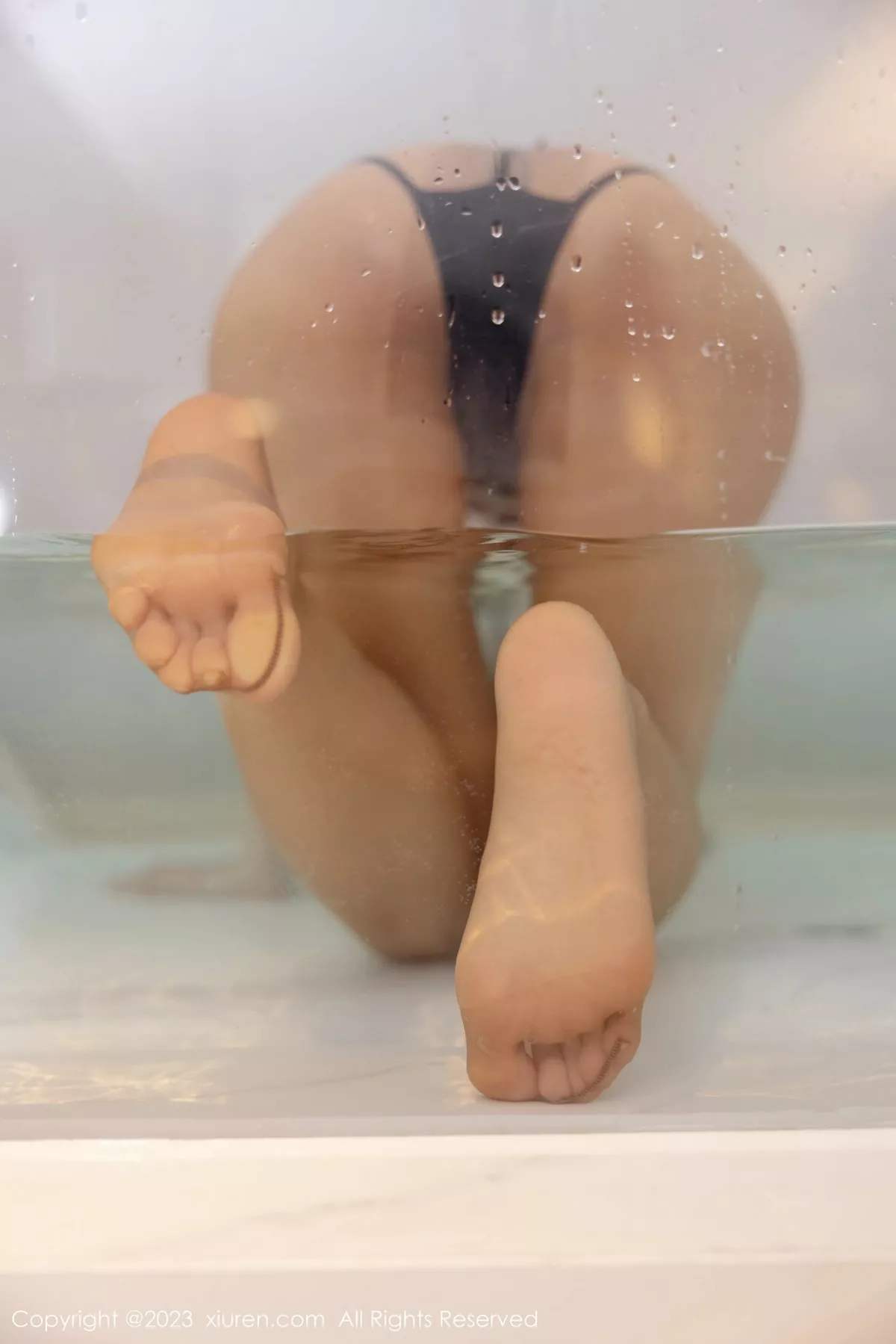 [[XiuRen秀人网]秀人网]No.7503_女神绮里嘉ula浴缸场景性感黑色情趣内衣秀完美身材诱惑写真116P