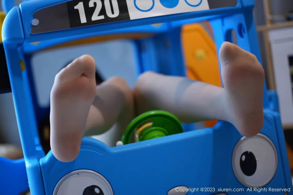 [[XiuRen秀人网]秀人网]No.7505_女神王雨纯性感蓝色连体泳装配超薄肉丝秀曼妙身姿惹火诱惑写真70P