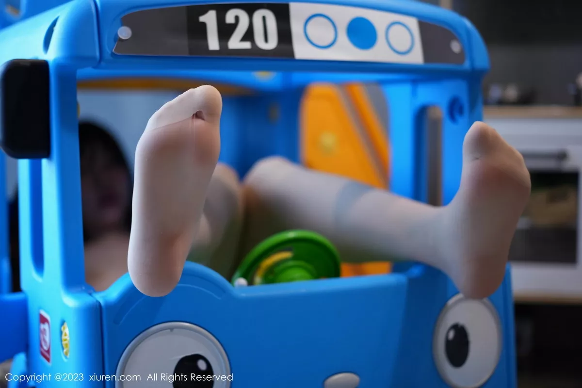 [[XiuRen秀人网]秀人网]No.7505_女神王雨纯性感蓝色连体泳装配超薄肉丝秀曼妙身姿惹火诱惑写真70P