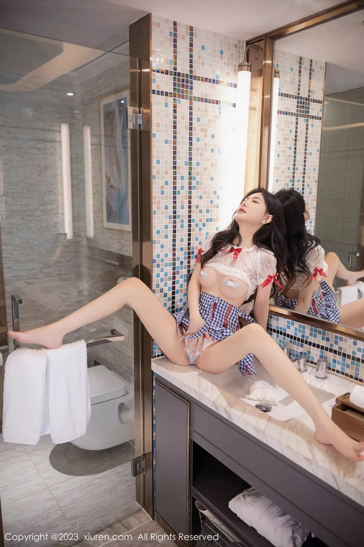 [[XiuRen秀人网]秀人网]No.7509_模特幼幼性感蓝白格子萝莉裙服饰多面视角秀完美身材诱惑写真110P