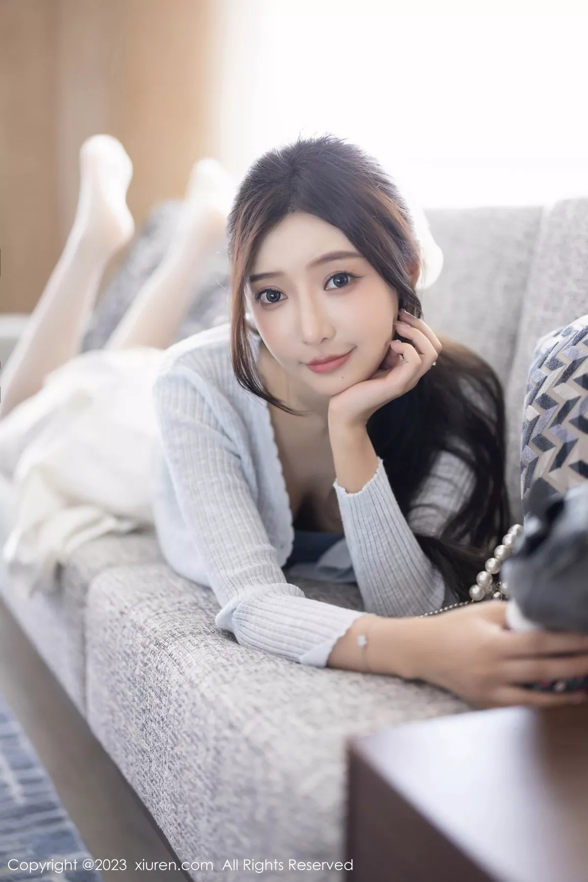 [[XiuRen秀人网]秀人网]No.7515_女神王馨瑶yanni性感浅色服饰配短裙露白丝吊袜秀美腿诱惑写真82P