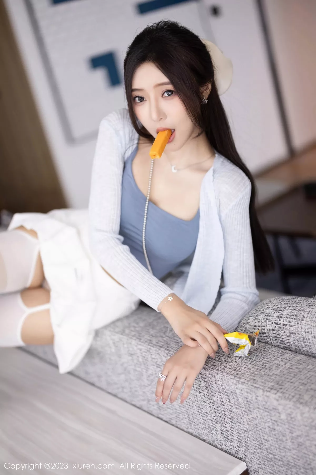 [[XiuRen秀人网]秀人网]No.7515_女神王馨瑶yanni性感浅色服饰配短裙露白丝吊袜秀美腿诱惑写真82P