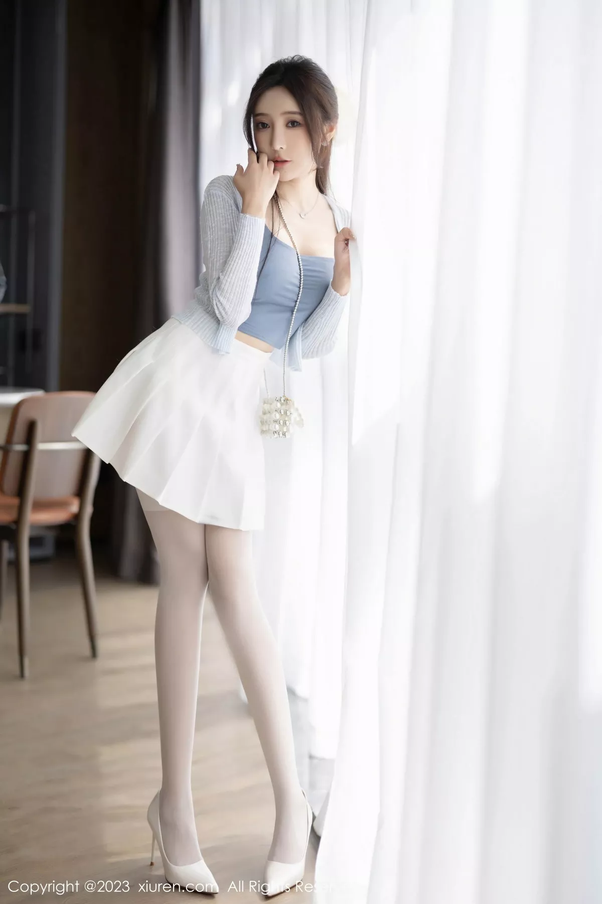 [[XiuRen秀人网]秀人网]No.7515_女神王馨瑶yanni性感浅色服饰配短裙露白丝吊袜秀美腿诱惑写真82P