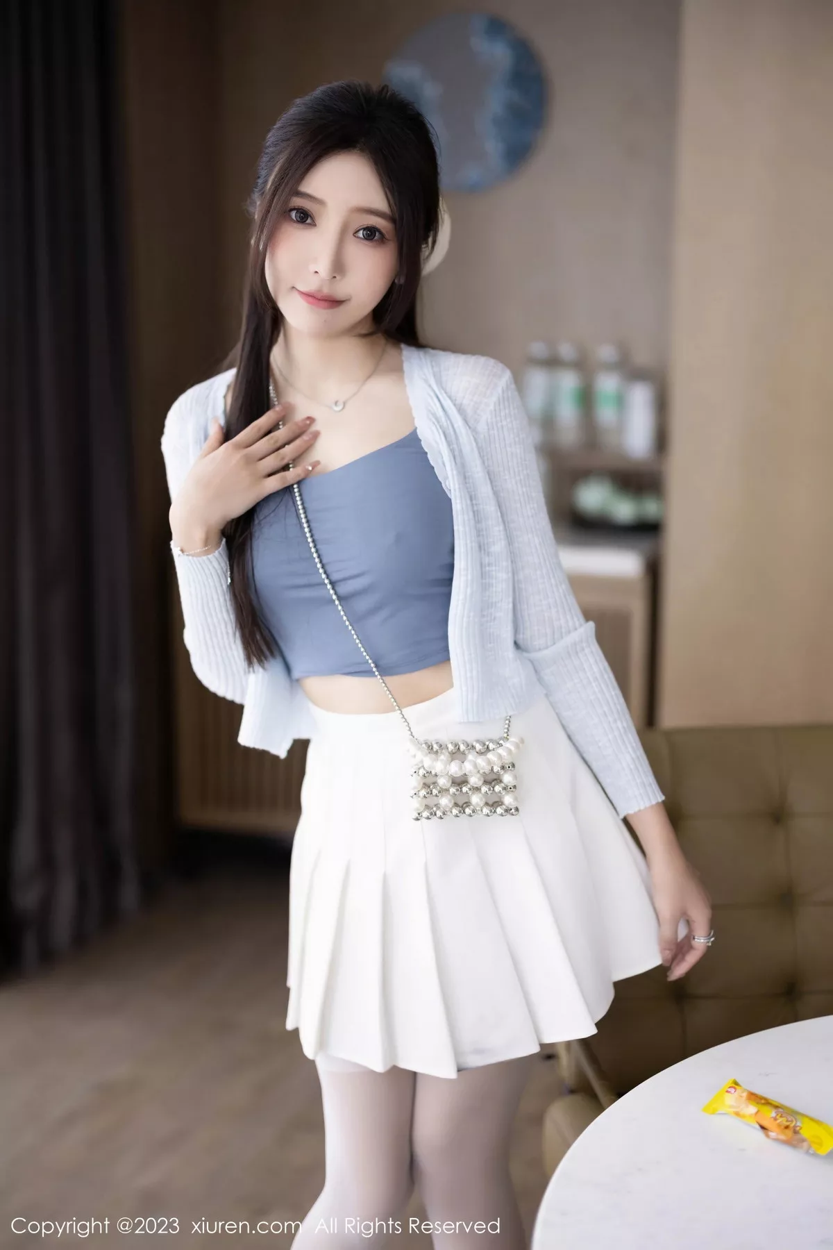 [[XiuRen秀人网]秀人网]No.7515_女神王馨瑶yanni性感浅色服饰配短裙露白丝吊袜秀美腿诱惑写真82P