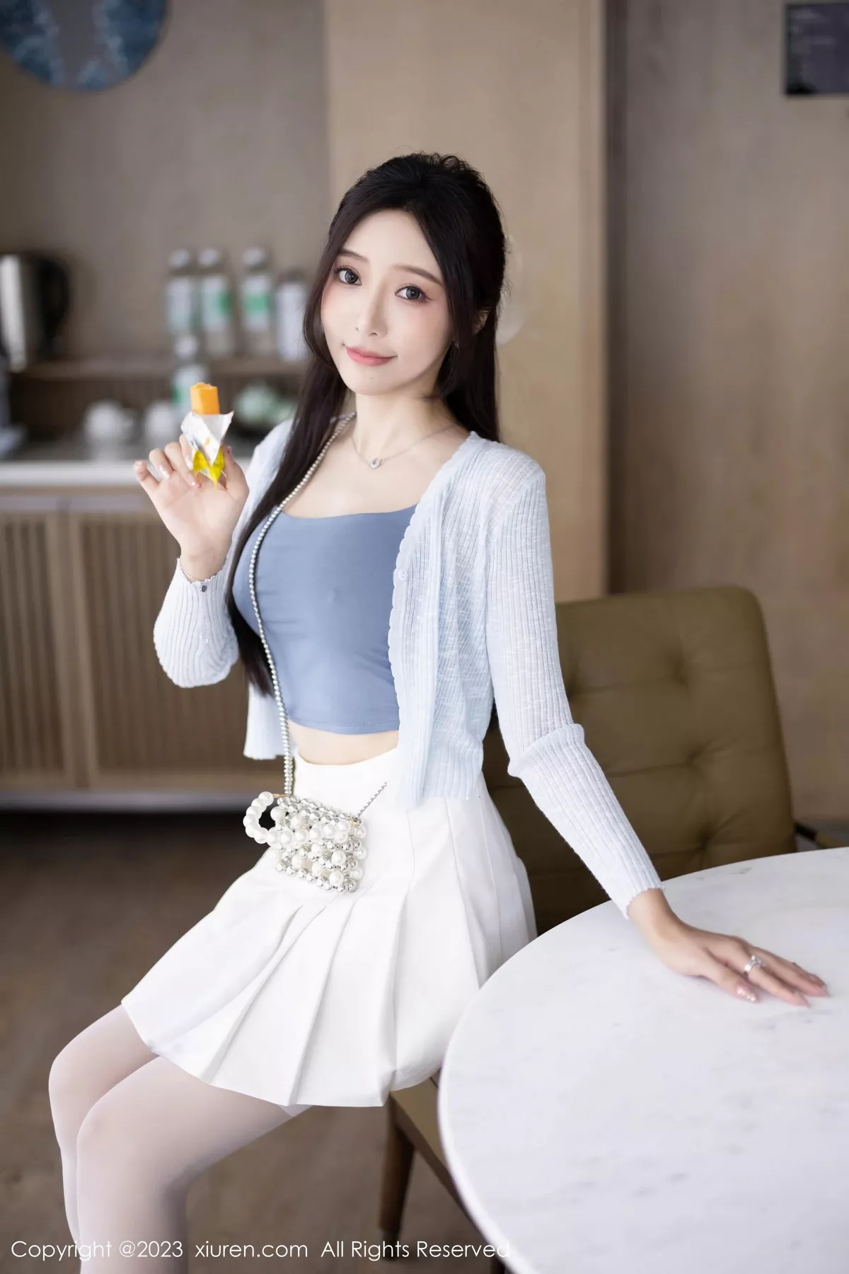 [[XiuRen秀人网]秀人网]No.7515_女神王馨瑶yanni性感浅色服饰配短裙露白丝吊袜秀美腿诱惑写真82P