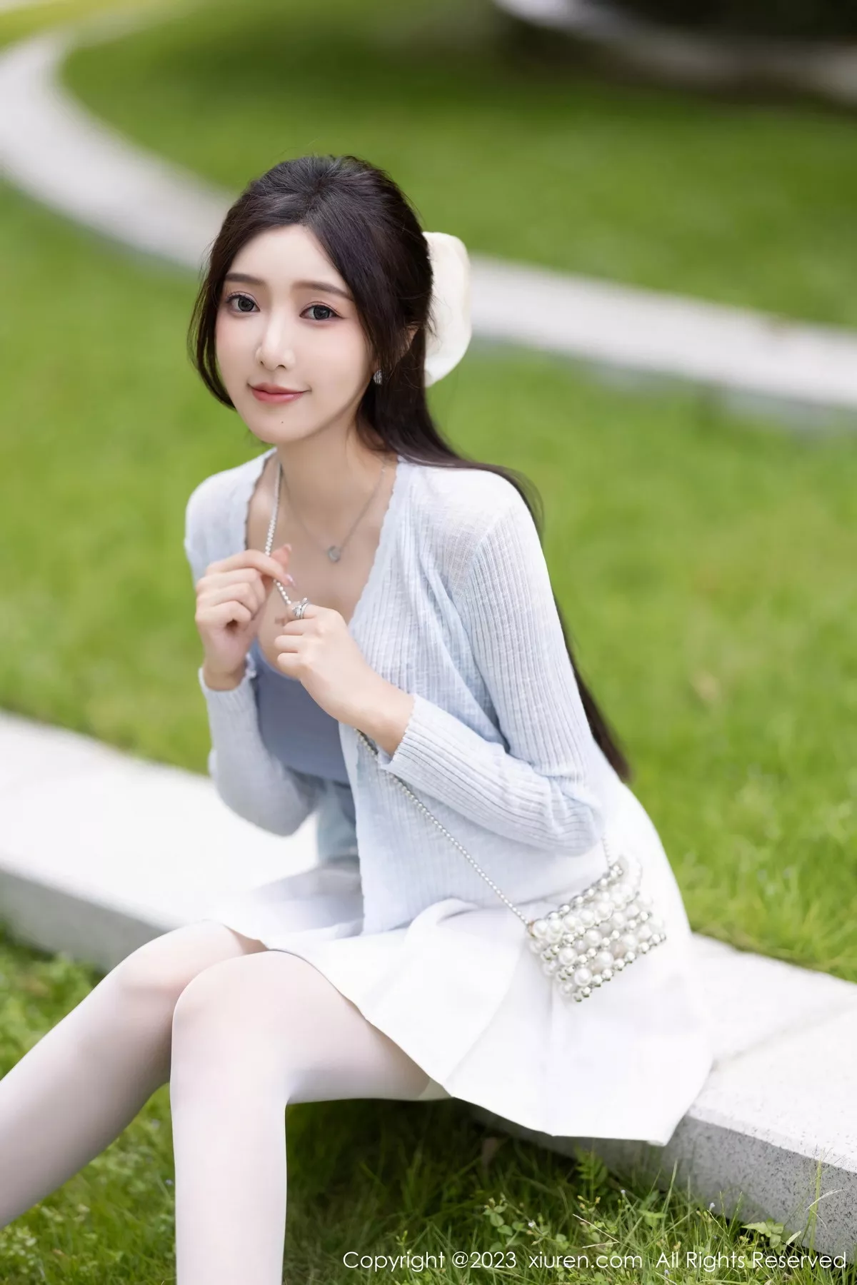 [[XiuRen秀人网]秀人网]No.7515_女神王馨瑶yanni性感浅色服饰配短裙露白丝吊袜秀美腿诱惑写真82P