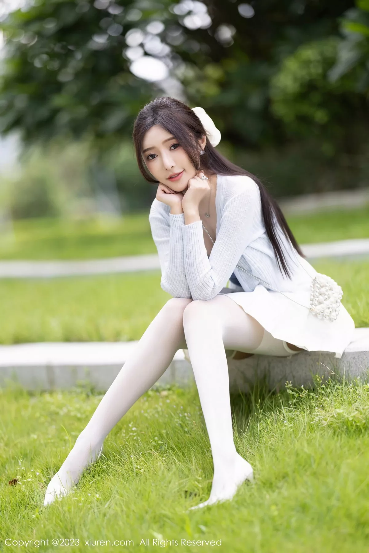 [[XiuRen秀人网]秀人网]No.7515_女神王馨瑶yanni性感浅色服饰配短裙露白丝吊袜秀美腿诱惑写真82P