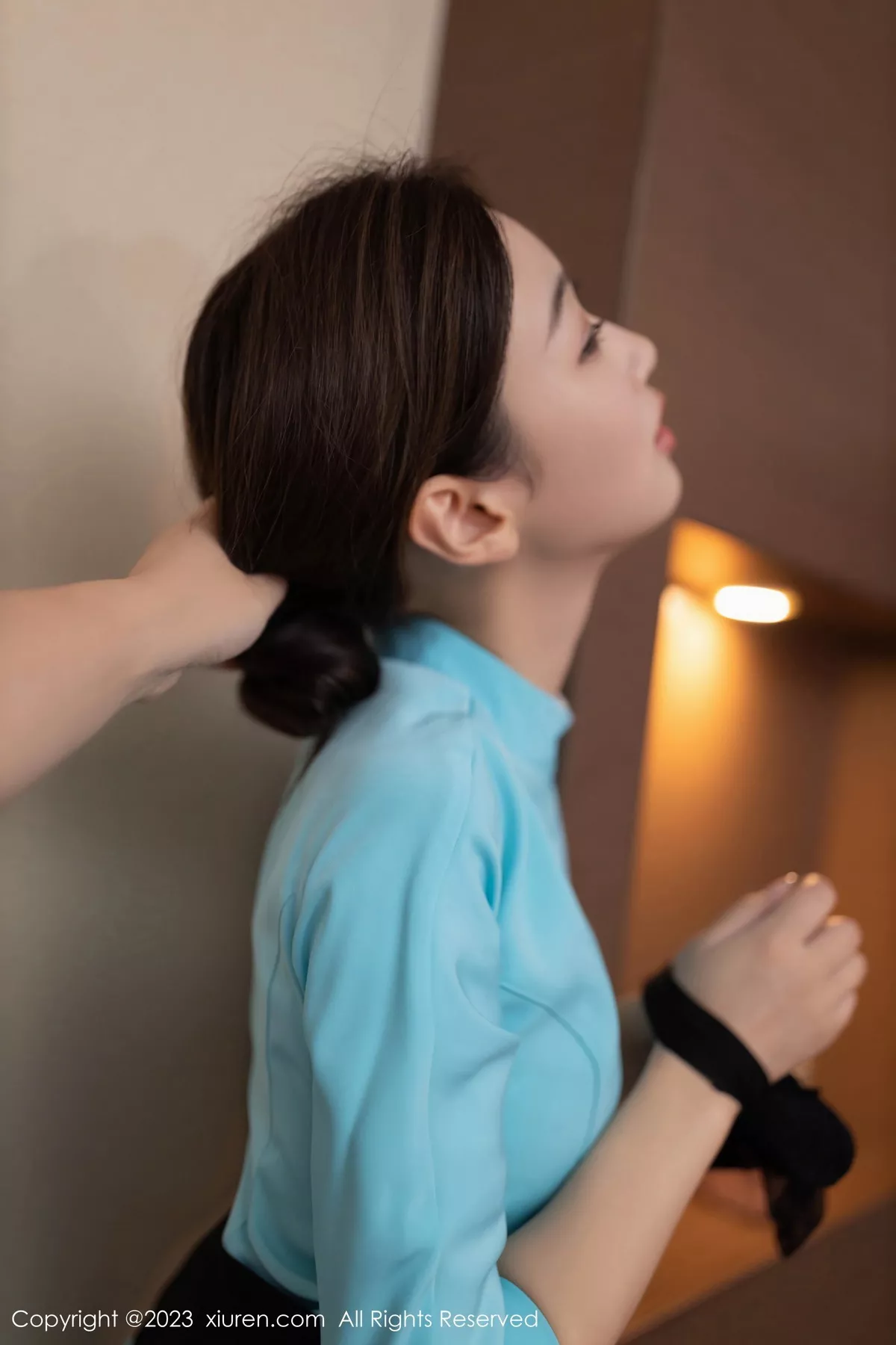 [[XiuRen秀人网]秀人网]No.7516_模特唐安琪蓝色空姐制服露白色蕾丝内衣配超薄黑丝完美诱惑写真80P