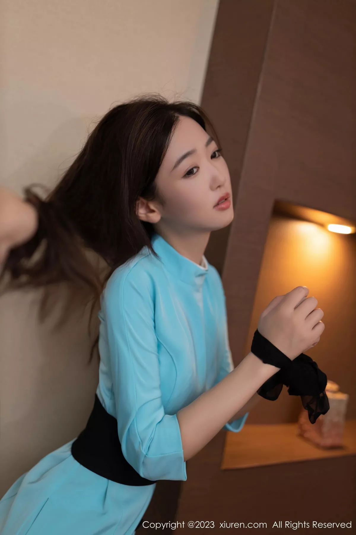 [[XiuRen秀人网]秀人网]No.7516_模特唐安琪蓝色空姐制服露白色蕾丝内衣配超薄黑丝完美诱惑写真80P