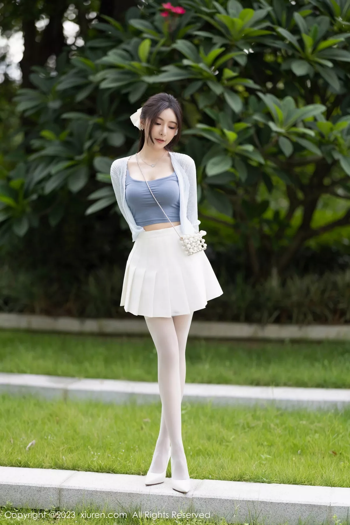 [[XiuRen秀人网]秀人网]No.7515_女神王馨瑶yanni性感浅色服饰配短裙露白丝吊袜秀美腿诱惑写真82P